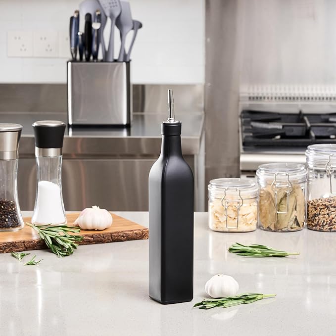 Restaurantware RW Base 16.9 Ounce Olive Oil Dispenser 1 Kitchen Oil Dispenser