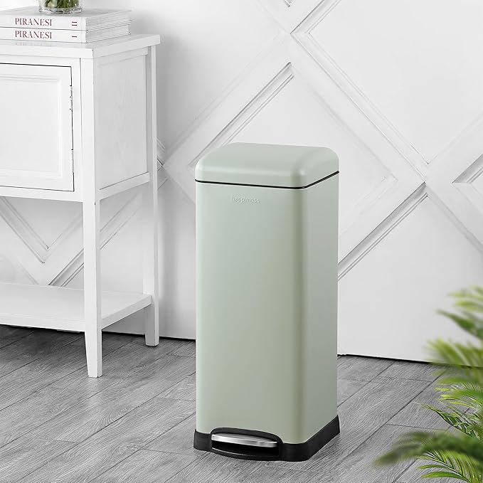 happimess HPM1007E Betty Retro 8-Gallon Step-Open Trash Can